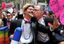 Comisia Europeană cere ca părinții homosexuali să fie recunoscuţi ca atare în TOATE ţările UE