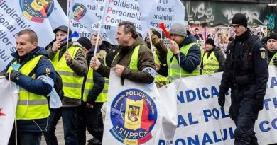 Polițiști și pensionari militari protestează în stradă. SNPPC, nemulțumit de pensii și cere excluderea rezerviștilor din PNRR – VIDEO